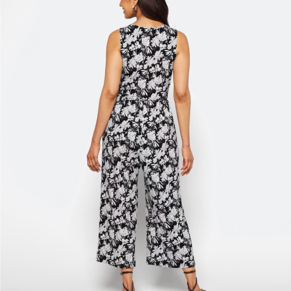 Kaileigh Knit Cropped Jumpsuit, w/ pockets. Women’s Large, Black & White Floral - Picture 2 of 12